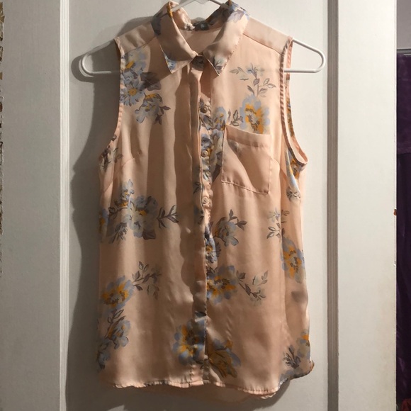 Button down - Picture 1 of 4